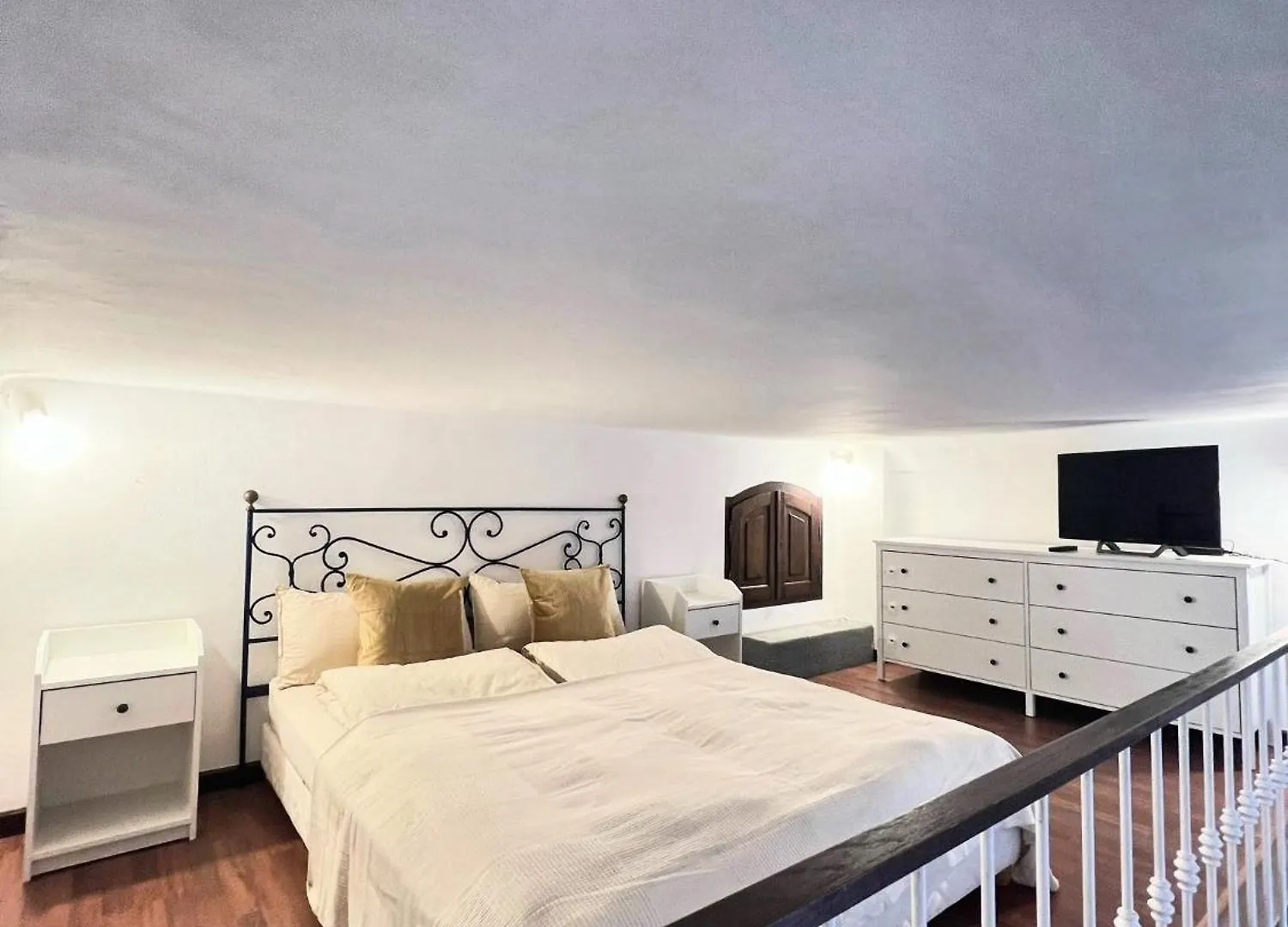 Exclusive Apartment By Sea Near Monaco For 3 People W Lan Kitchen Bedroom Menton