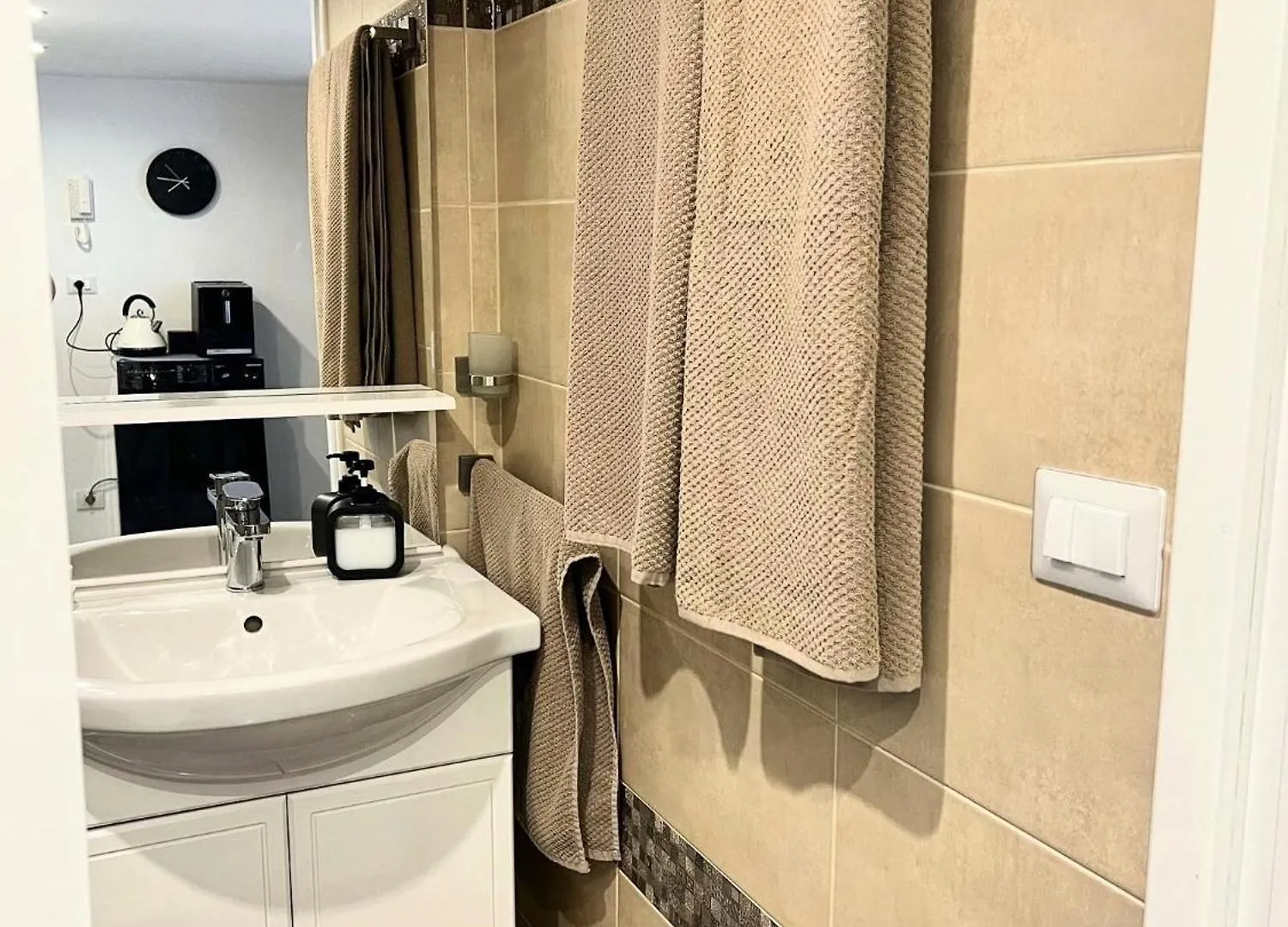 Exclusive Apartment By Sea Near Monaco For 3 People W Lan Kitchen Bedroom Menton